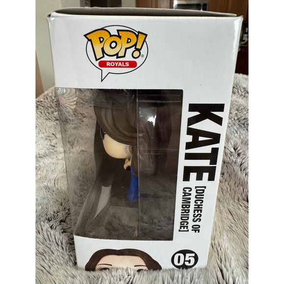 Funko Pop Royals Kate Duchess of Cambridge Vinyl Figure 05 - Picture 3 of 7